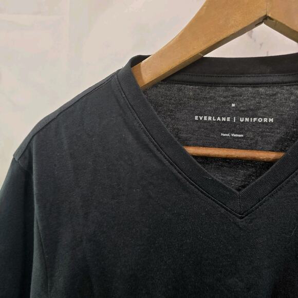 Everlane T Shirt Mens Medium Black Short Sleeve V Organic Cotton Tee Uniform - Picture 2 of 9